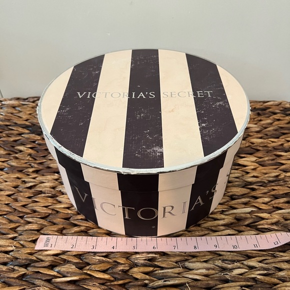 VICTORIA’S SECRET Vintage Black and Pink Striped Hat Box 💕 - Picture 2 of 5